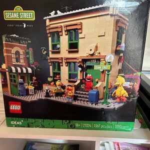 LEGO Sesame Street Building Set with Characters open box